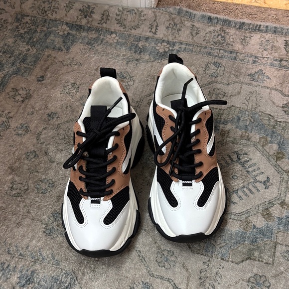 Steve Madden White and Tan Sneakers - Picture 1 of 7